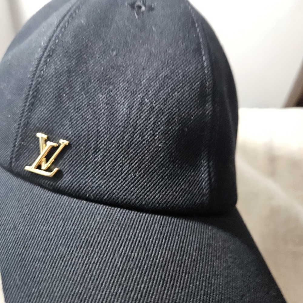 LV BLACK HAT - Picture 8 of 16